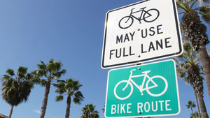 自行车路线绿色路标在加利福尼亚美国自行车道单站海滨12秒视频