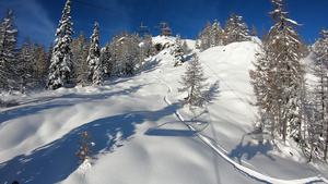 冬季假期在阿尔卑斯山滑雪缆车舱10秒视频