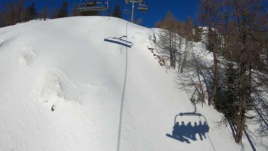 从库马耶尔勃朗峰滑雪胜地的索道拍摄的Hyperlapse视频