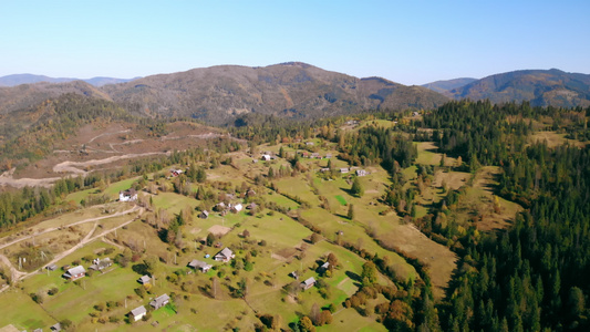 喀尔巴阡山村空中观察视频