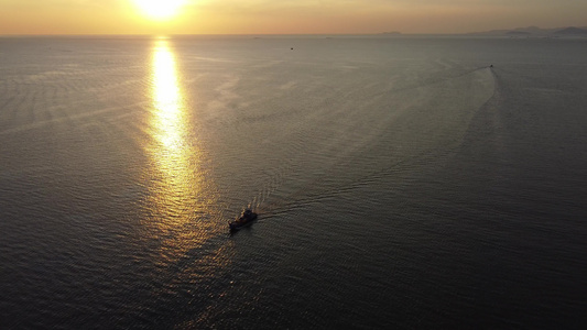 海上航行的渔船航船空中观光视频