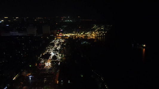航拍湖南岳阳城市夜景地标建筑视频