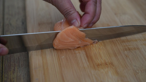 亚麻大厨切日本菜生鱼肉鲑鱼31秒视频