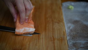厨切日本菜生鱼肉鲑鱼30秒视频
