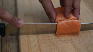 亚麻大厨切日本菜生鱼肉鲑鱼7秒视频