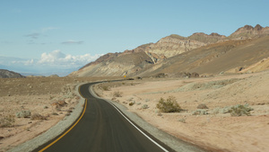 前往美国加利福尼亚州死亡谷的公路旅行16秒视频