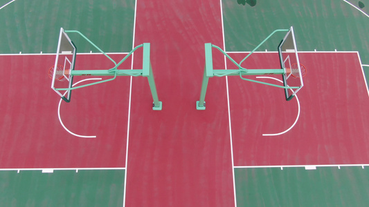 多角度航拍空旷篮球场视频