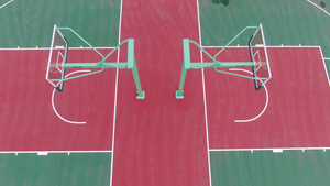 多角度航拍空旷篮球场61秒视频