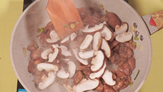 香菇滑鸡鸡腿肉家常菜美食制作视频