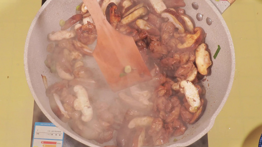 香菇滑鸡鸡腿肉家常菜美食制作视频