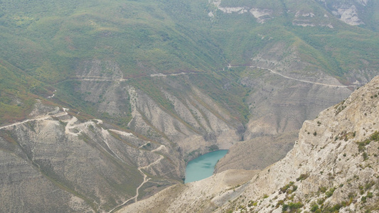从上面的全景达吉斯坦共和国的大苏拉克峡谷俄罗斯Dubki视频