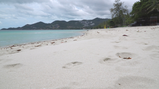 Chaweng海滩的白沙滩上河滨Kohsamiui视频