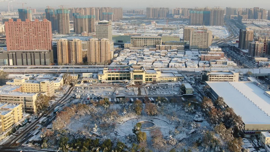 山东济南大明湖景区冬季雪景航拍视频