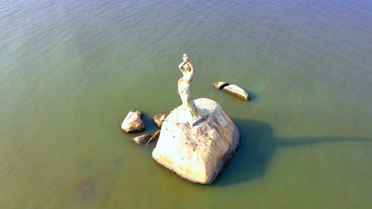 航拍珠海旅游景点海珠女雕像视频