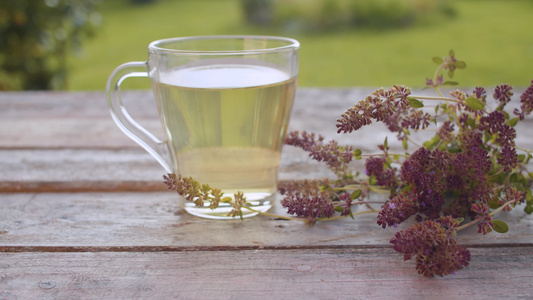 玻璃杯中百香茶视频