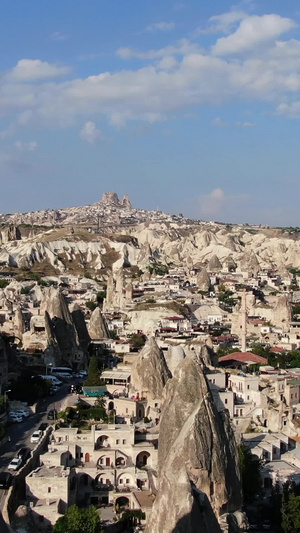 无人机航拍土耳其著名热气球旅游胜地卡帕多西亚格莱梅小镇喀斯特地貌76秒视频