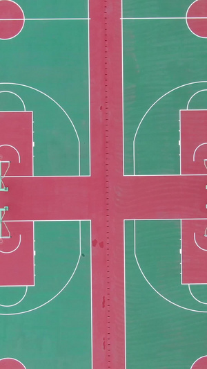 垂直航拍新修篮球场健身场所15秒视频
