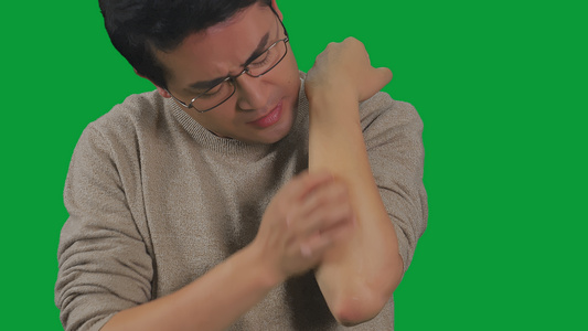 4K绿幕男性手臂皮肤瘙痒视频