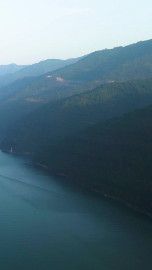 航拍万里长江三峡库区自然生态环境交通繁忙81秒视频