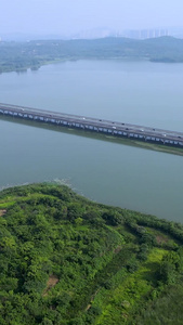 航拍武汉严西湖垮湖大桥交通和乡村风光视频