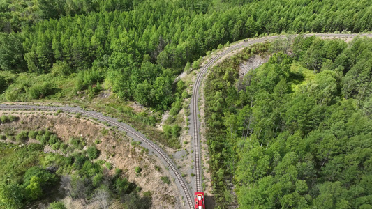 国家森林公园铁路观光红色小火车视频