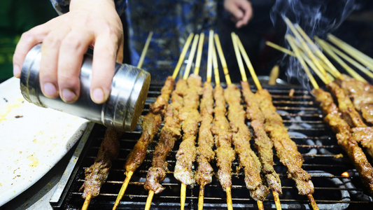 4k素材升格拍摄慢动作中餐新疆美食羊肉串制作过程视频