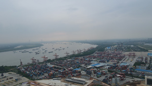 延时摄影航拍风光城市长江边港口码头集装箱工业贸易物流素材12秒视频