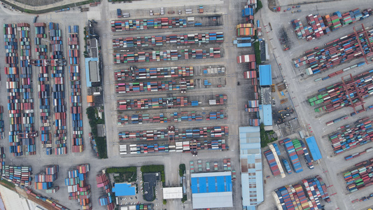 航拍风光城市堆满彩色集装箱工业进出口货品的港口物流码头全景素材视频