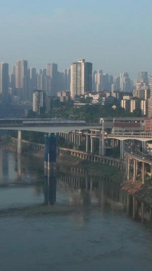 重庆轻轨桥渝澳大桥航拍城市运营137秒视频