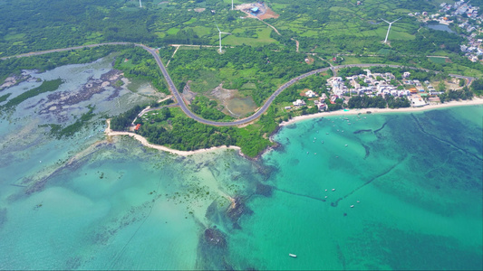 航拍海南环岛公路儋州路段海洋森林海岸与海岸线高视角航拍视频