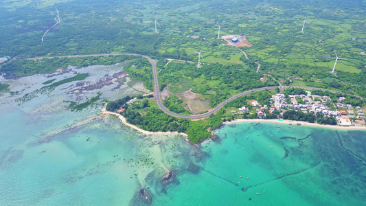 航拍海南环岛公路儋州路段海洋森林海岸与海岸线高视角航拍视频