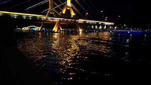 大桥水中光影4k21秒视频