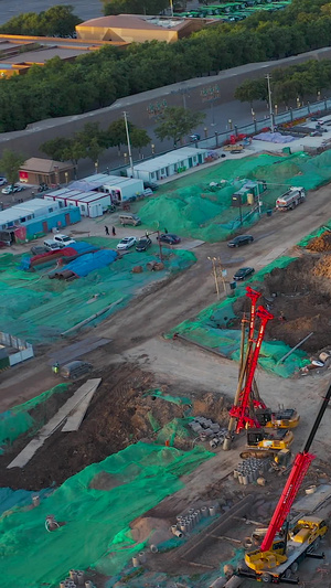 城市建设土建施工航拍打桩机173秒视频