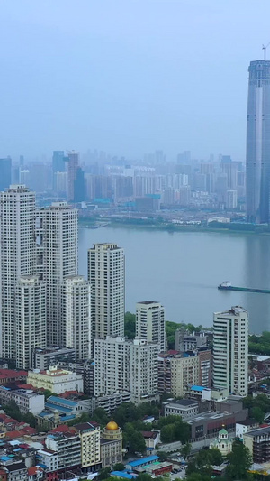航拍武汉长江风光和两岸建筑群高楼大厦26秒视频