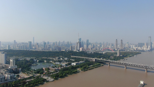 航拍湖北武汉城市交通视频
