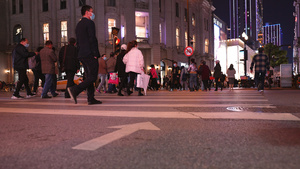 4k素材升格拍摄慢镜头城市斑马线人行道低角度逛街人群122秒视频