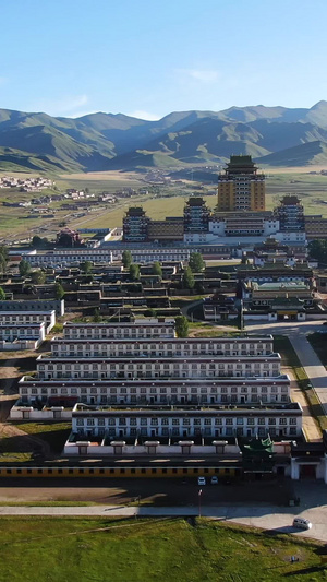 川西著名藏传佛教寺庙各莫寺全景航拍视频自驾旅游88秒视频