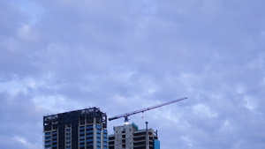 延时摄影风光城市阴雨天气天空流动的云城市建设素材12秒视频