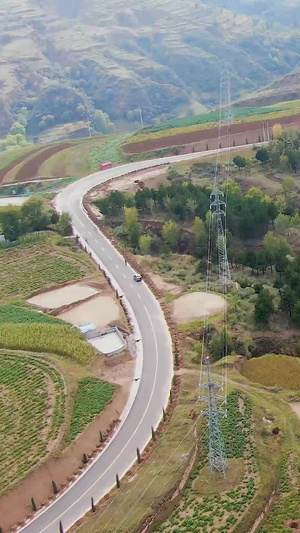 航拍山上秋天风景113秒视频