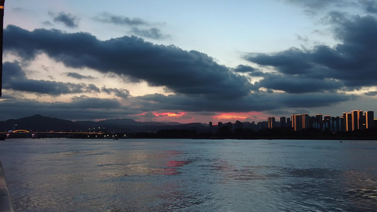 城市湖面夕阳晚霞夜幕降临航拍 视频