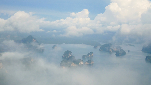 泰国普吉岛周围有许多小岛的美丽自然景观的顶视图航拍视频视频