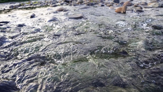 清澈的河水水流慢动作视频视频