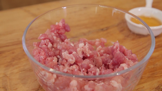 猪肉肉馅制作过程视频