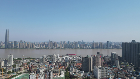航拍湖北武汉城市蓝天白云天际线视频