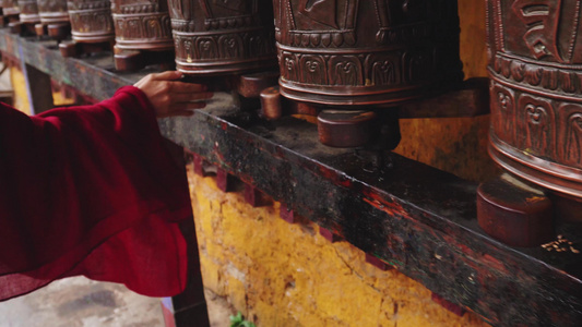 藏传佛教转经轮祈福视频