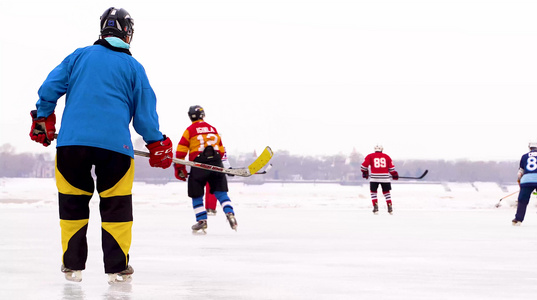 冬季冰面冰球运动【该视频无肖像权，请勿商用】视频