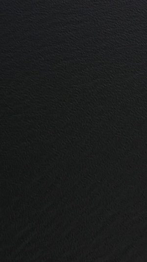 飞驰在第聂伯河上的一艘快艇风光航拍8秒视频