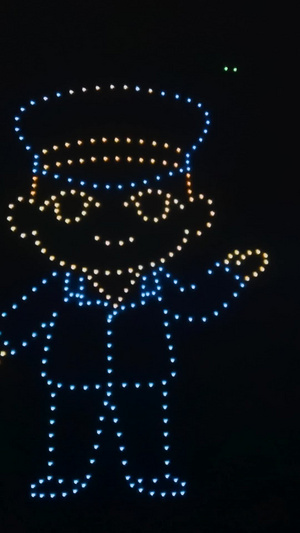 无人机夜空灯光秀机长和无人机礼物造型43秒视频
