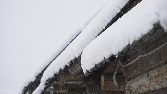 4K雪中的屋檐视频