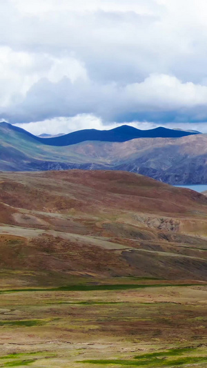 航拍西藏高原地区壮阔的羊湖自然风光视频旅游目的地42秒视频